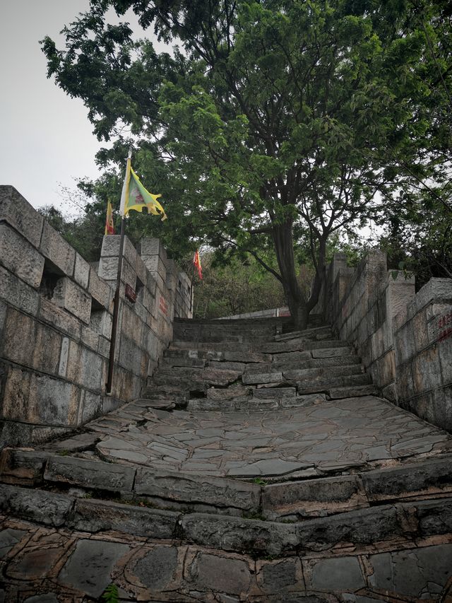 青巖古鎮：黔中腹地的石頭史詩