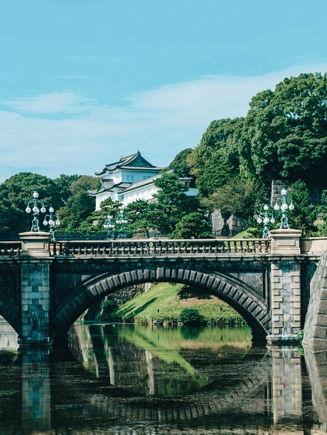 *【東京の隠れ家：皇居東御苑で江戸の歴史を歩く】**  