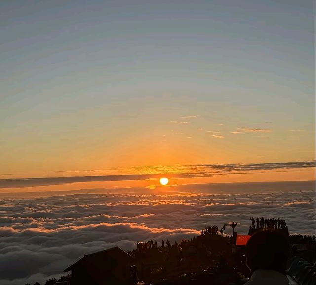 江西武功山徒步全攻略：高山草甸、雲海星空與極致徒步嘅朝聖地