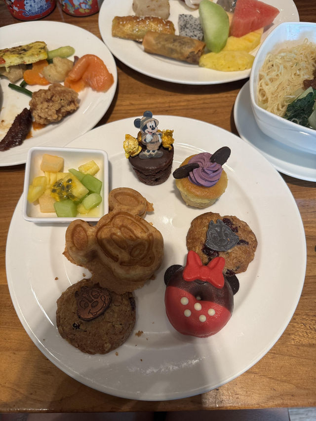 港迪探索家酒店真的驚喜連連！618囤的房超划算～ 三大酒店能坐擺渡車互串，我們第一天衝樂園，住這裡超方便，第二天玩到下午直接去機場，行程剛剛好！