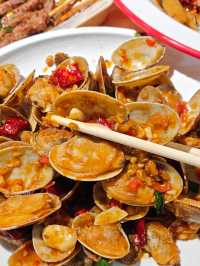 武漢！1蚊/串嘅炭烤鮮牛肉·平到難以置信