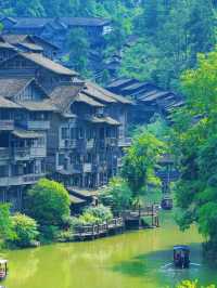 夏日出遊，不能錯過的烏江寨 夏天出遊，當然要選擇又靚又涼快嘅地方！ 逃離城市嘅燥熱，匿咗入貴州烏江