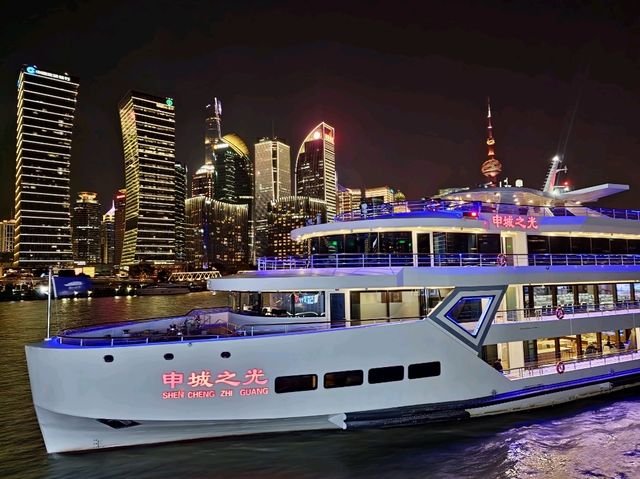 LUJIAZUI TOWERS SHINES BEST AT SUNSET
