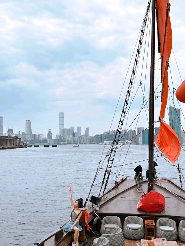 Hong Kong Harbour Cruise is a Vibe🌼🥰