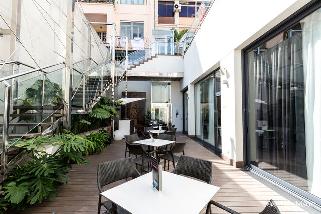 巴塞隆納格魯珀特大酒店 | 凡爾賽般的宮殿   地址：Gran Via de les Cort