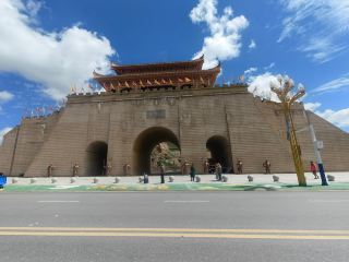 Lanzhou + Xining + Golmud + Dunhuang + Zhangye 10-Day Tour: Historical Exploration of the Yellow River City, 