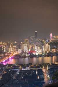 來感受柳州夜景的燈光璀璨，在馬鞍山公園山頂上。