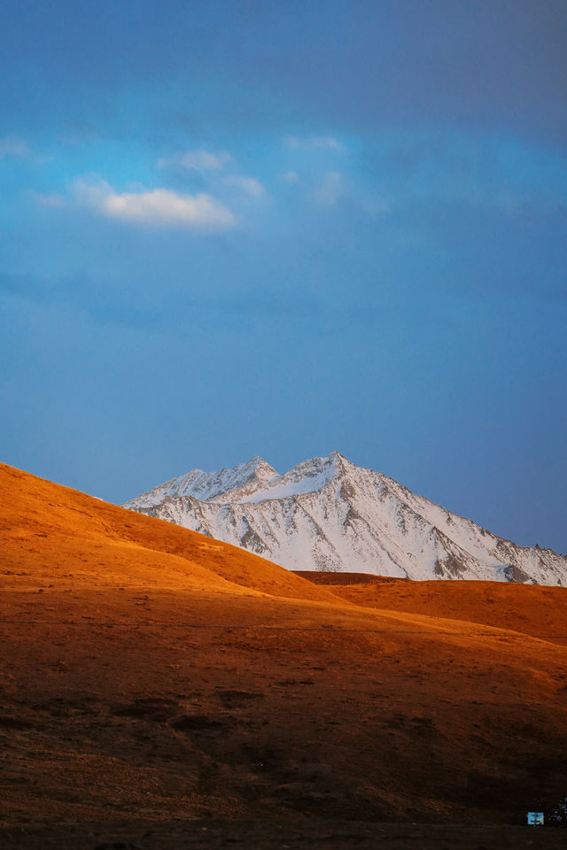 日照金山，雪山彩林，我在川西的油畫世界拍大片！
