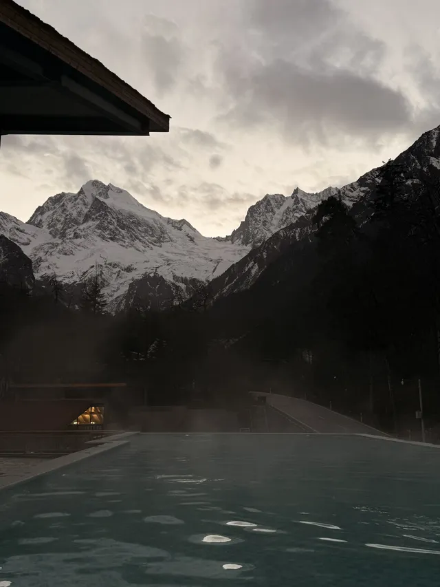 11月底，週末去海螺溝泡個溫泉