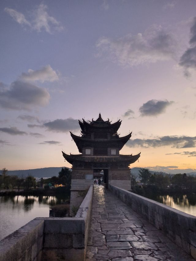 藍調時刻的雙龍橋