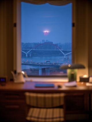 重慶の江景が見える百年の教会に泊まる