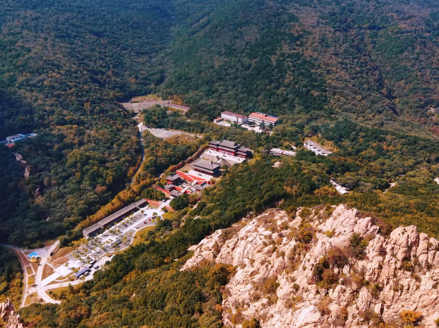 Come to Zushan this autumn to see the mountains, listen to the water, and enjoy an autumn mountain getaway #ZushanScenicArea #ZushanIsSoFun #GoToZushanForMountainFun #Hu