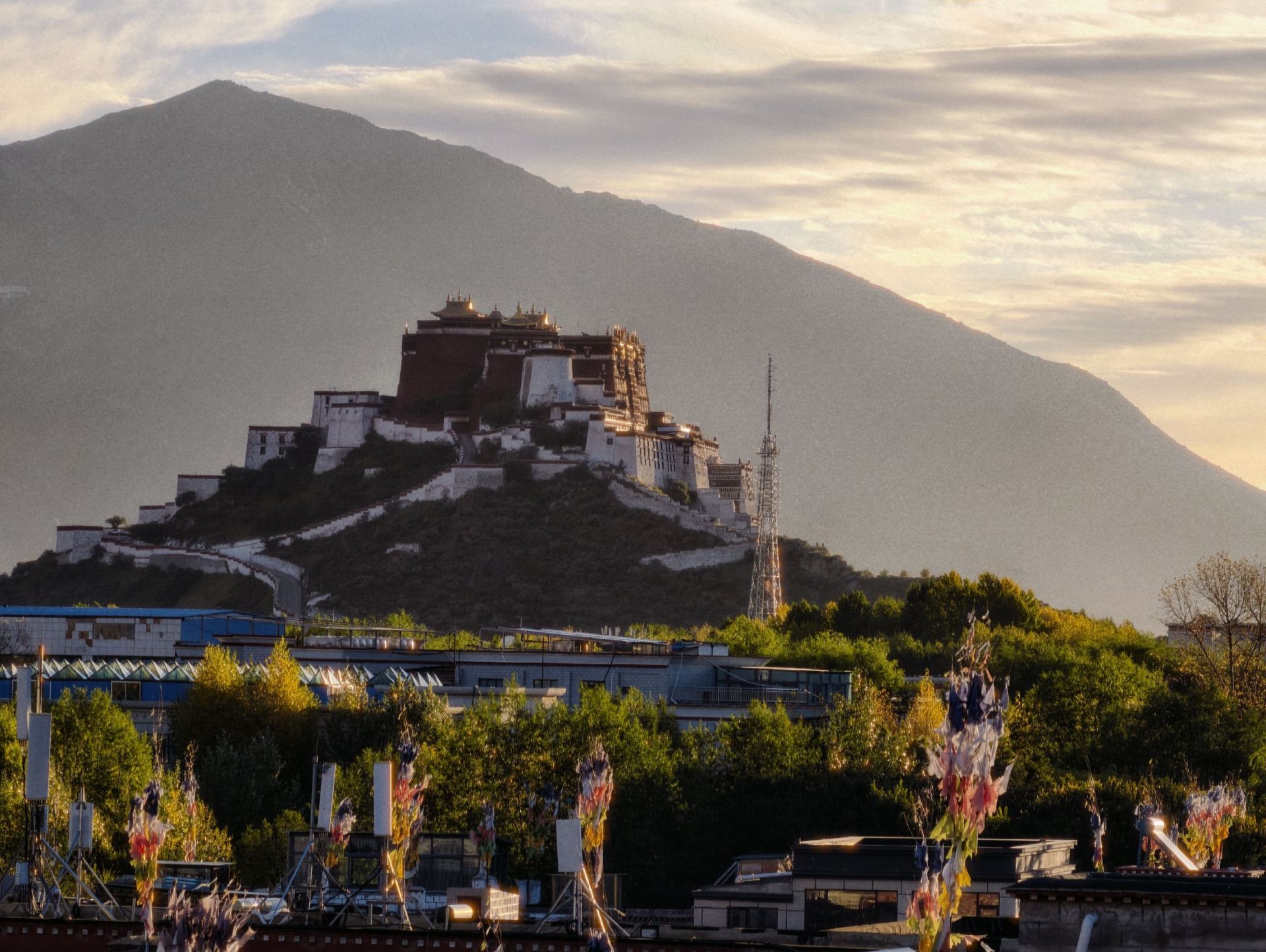 8 Hari Tour ke Tibet, Puas Banget Sama Servis Sopirnya, Wajib Diacungi Jempol!
