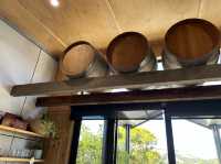 墨爾本酒莊野餐啦Waratah Hills Vineyard～😍不一樣的體驗😙酒莊，logo設計靈感來自於原住民
