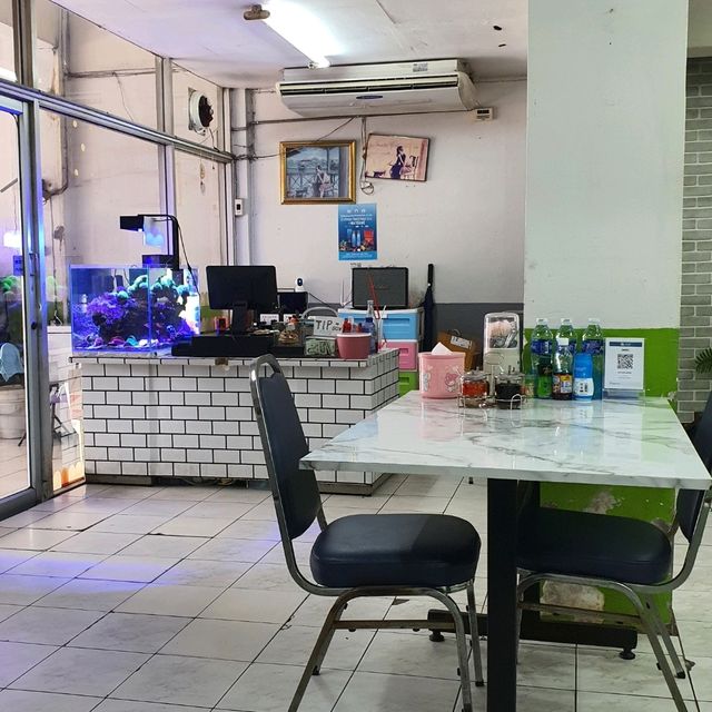 กระเพราเป็ดย่าง ต้องร้านนี้เลย