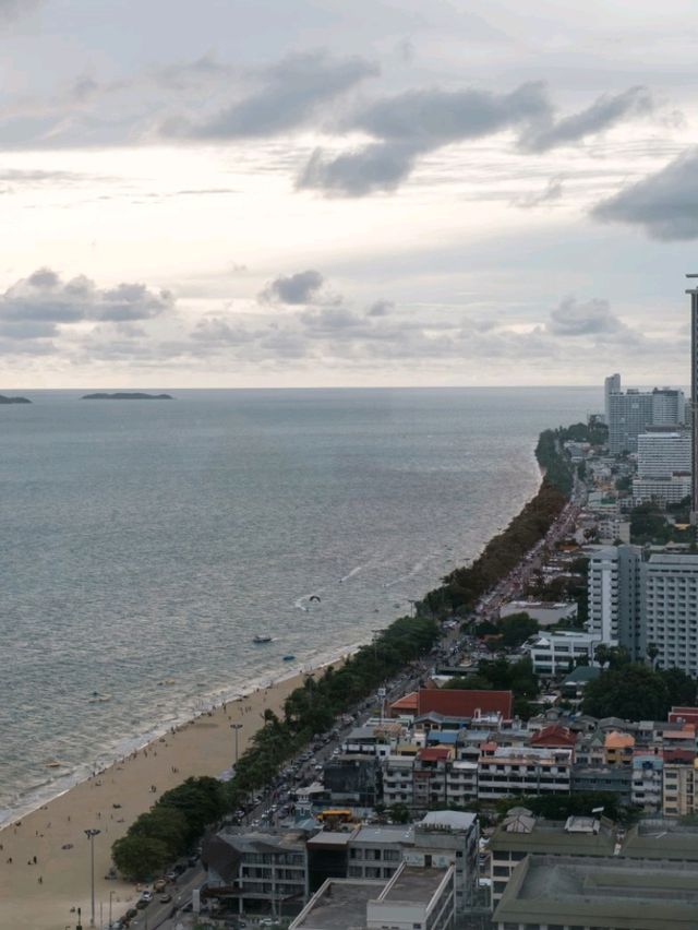นอนโรงแรมติดหาดวิวทะเล กินซีฟู้ดรสเด็ด ที่พัทยา