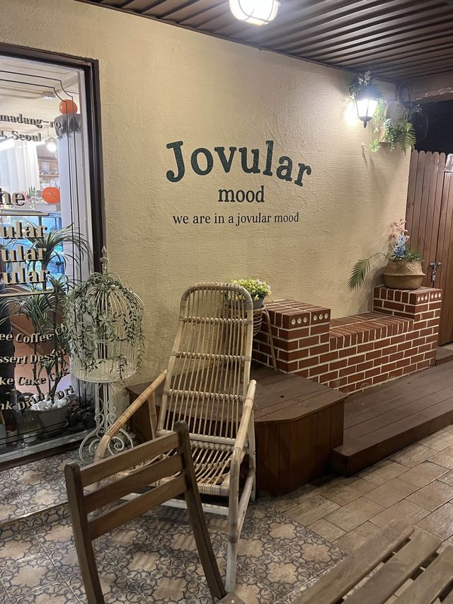 서울 홍대 거리 속 유럽풍 테라스 카페 조블라☕️