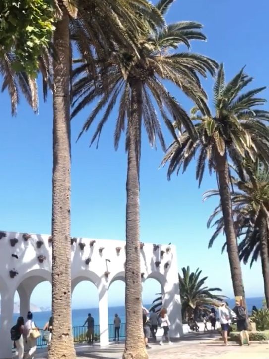 찐 지중해를 느끼러 네르하 어때요? 🏝️