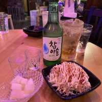 【大阪・難波】桜満開の店内でサクサク韓国チキンを味わう「ムニポチャ難波店」