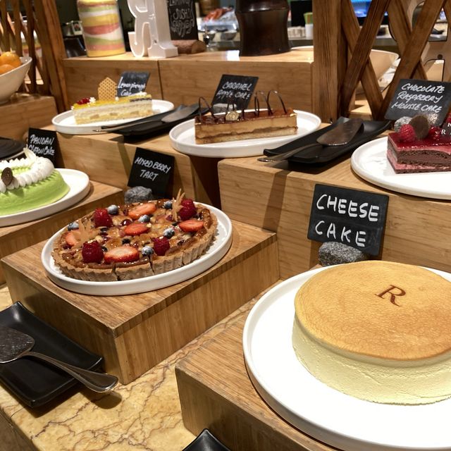 看展覽搵食好去處‼️想吃就吃自助餐 @萬麗咖啡室