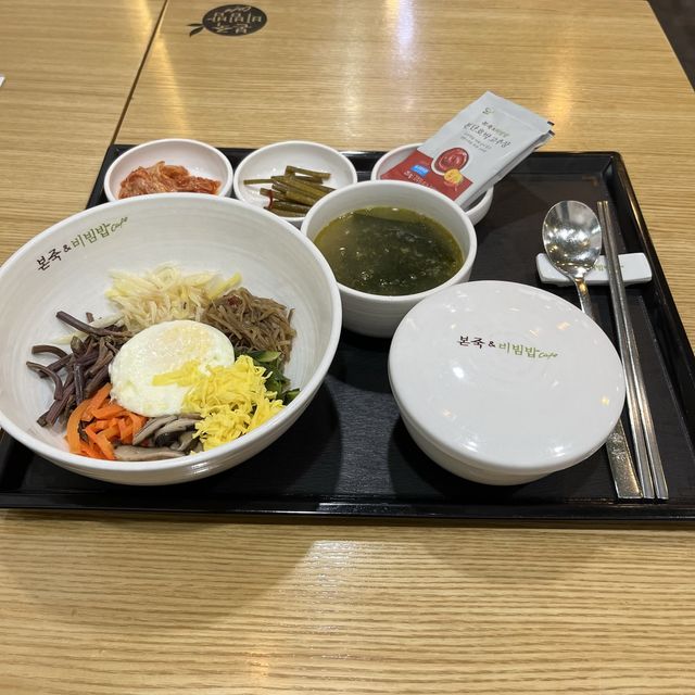 【韓国ソウル・明洞】ビビンバも美味しい朝食におすすめ「本粥＆ビビンバcafe 明洞2号店」