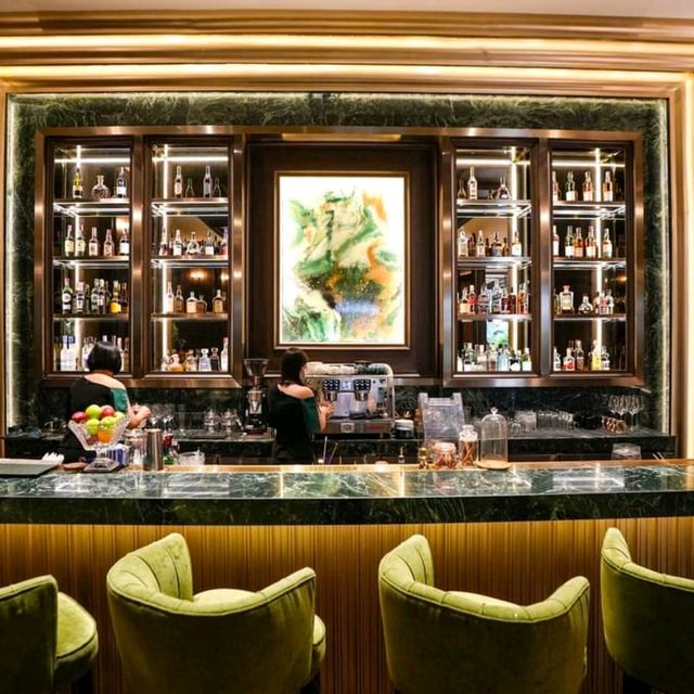 หลบฝนไปนั่งจิบชาฟิลผู้ดีอังกฤษที่ Rendezvous Lounge จ้า