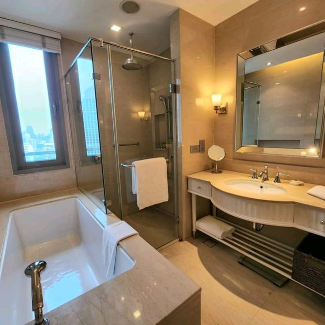 Review โรงแรม Oriental Residence Bangkok