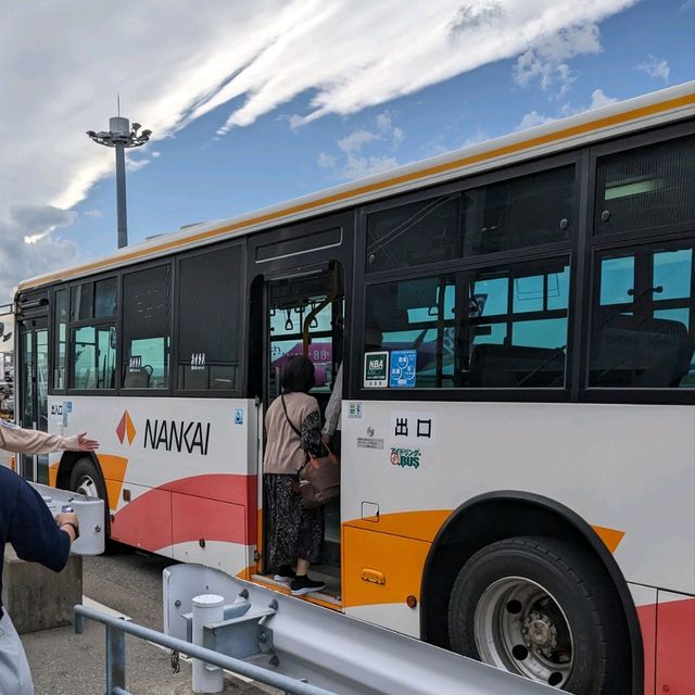 関西国際空港 第２ターミナル【ビリケンさん】が、気いつけてな。と、安全祈願。