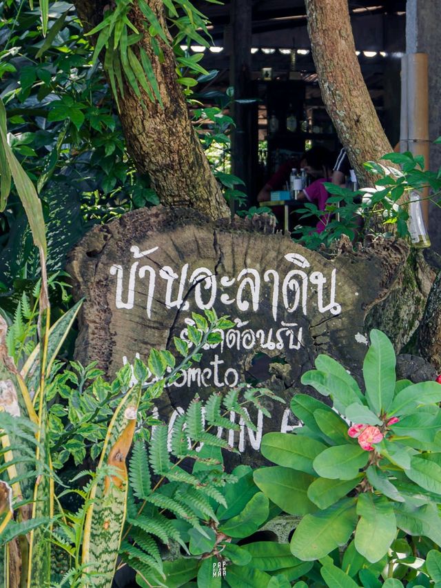 ร้านผัดไทในสวนฝีมือระดับเชฟโรงแรมในราคาท้องถิ่น