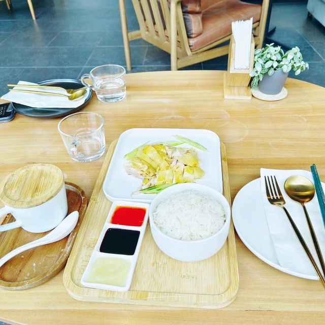 WM HOTEL 近海濱，餐廳 W Thai！無比憩意！