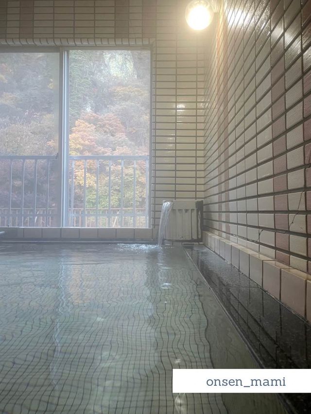 【群馬 老神温泉】紅葉が綺麗に見えるもう一つの大浴場と露天風呂♨️