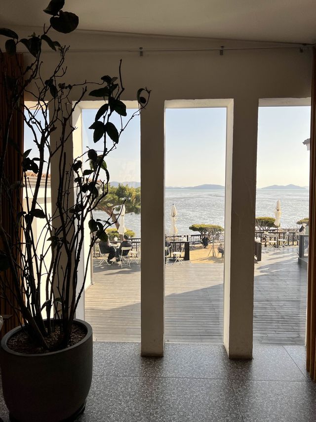 韓国/江華島　これからのシーズンにオススメ‼︎目の前に海が広がるおしゃれカフェ🐋♡