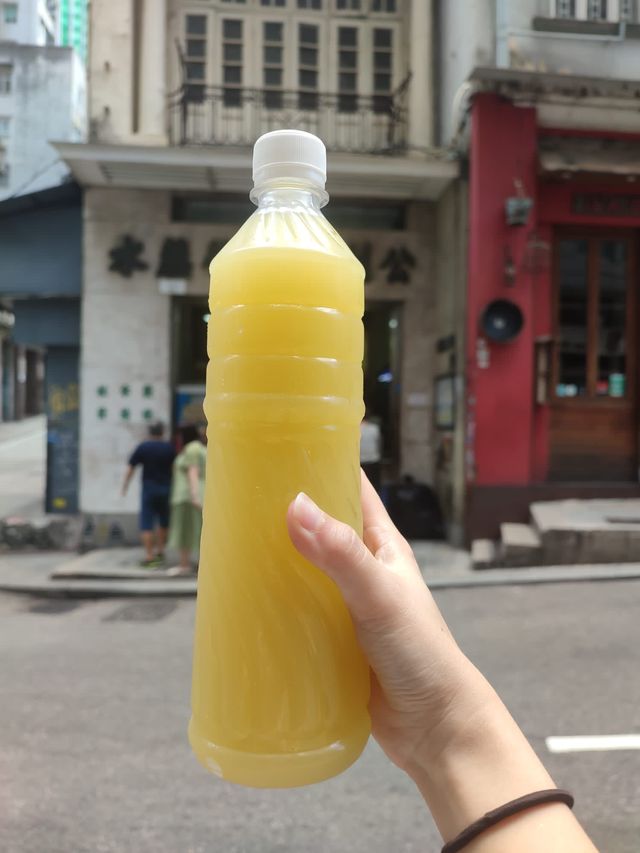 香港老字號涼茶店，一喝便愛上清甜竹蔗汁