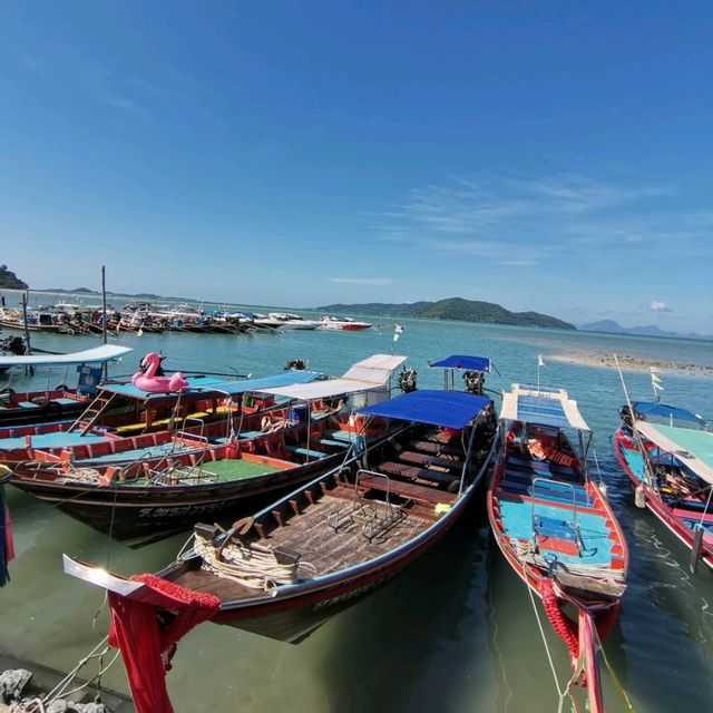 ร่องเรือชมบรรยากาศ​ เกาะแตน  สมุย