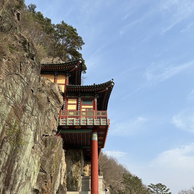 절벽에 세워진 불교 사찰, 구례 사성암