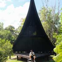 พิพิธภัณฑ์บ้านดำ (Baan Dam Museum)