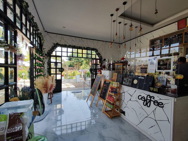 คาเฟ่บนเนินเขา บรรยากาศสุดชิล ⛰️