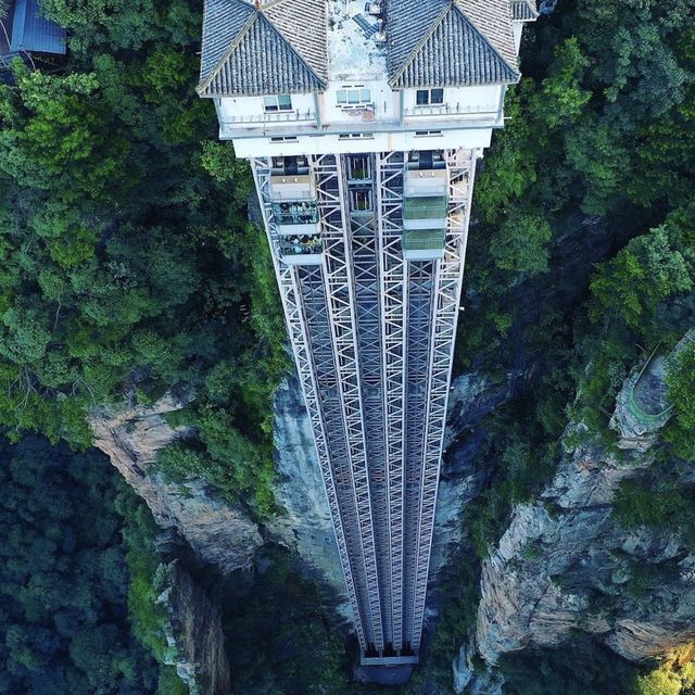 【張家界】百龍天梯：世界最高，最大的觀光電梯