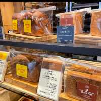 【パン屋巡り】東京 三軒茶屋 ジュウニブンベーカリー三軒茶屋本店 広々とした店内でのんびりと過ごせるパン屋