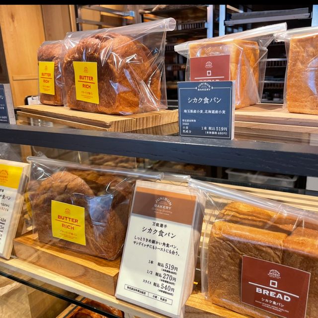 【パン屋巡り】東京 三軒茶屋 ジュウニブンベーカリー三軒茶屋本店 広々とした店内でのんびりと過ごせるパン屋