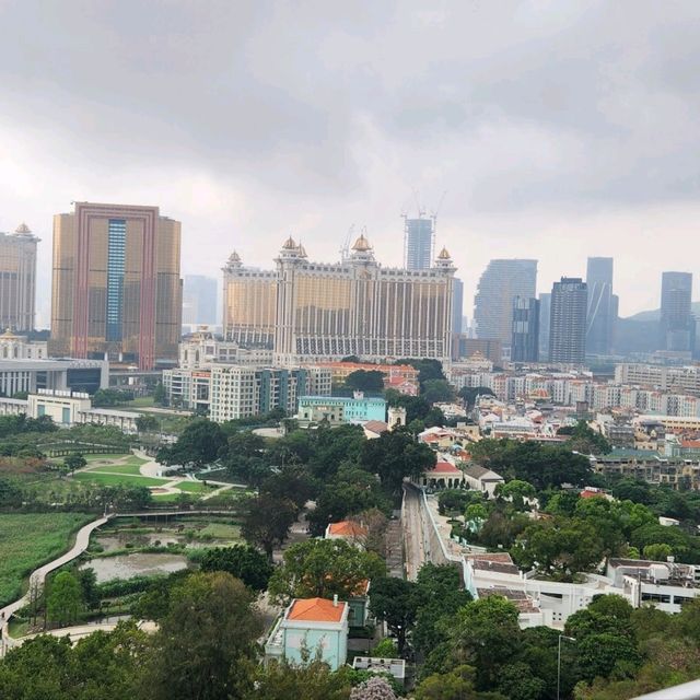 官也街+大潭山斜行升降機(買手信+高處遠眺整個澳門景色)