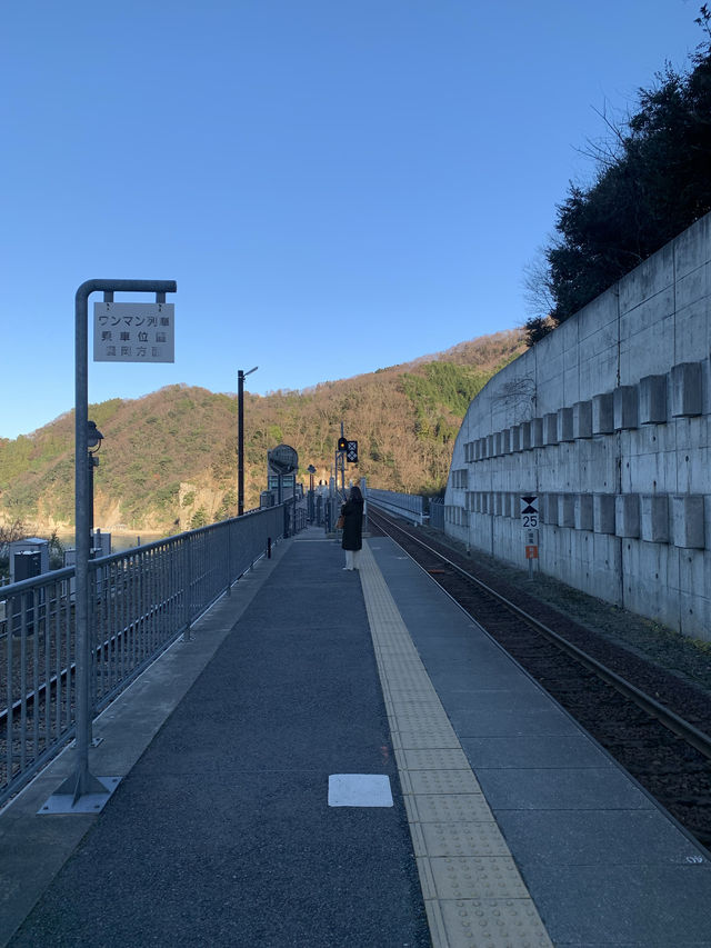 兵庫　高さ約40メートルの絶景駅