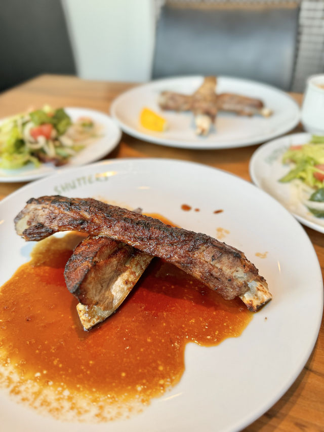 【東京/表参道】スペアリブとアップルパイアラモードが 人気のSHUTTERS表参道店でランチ🍎