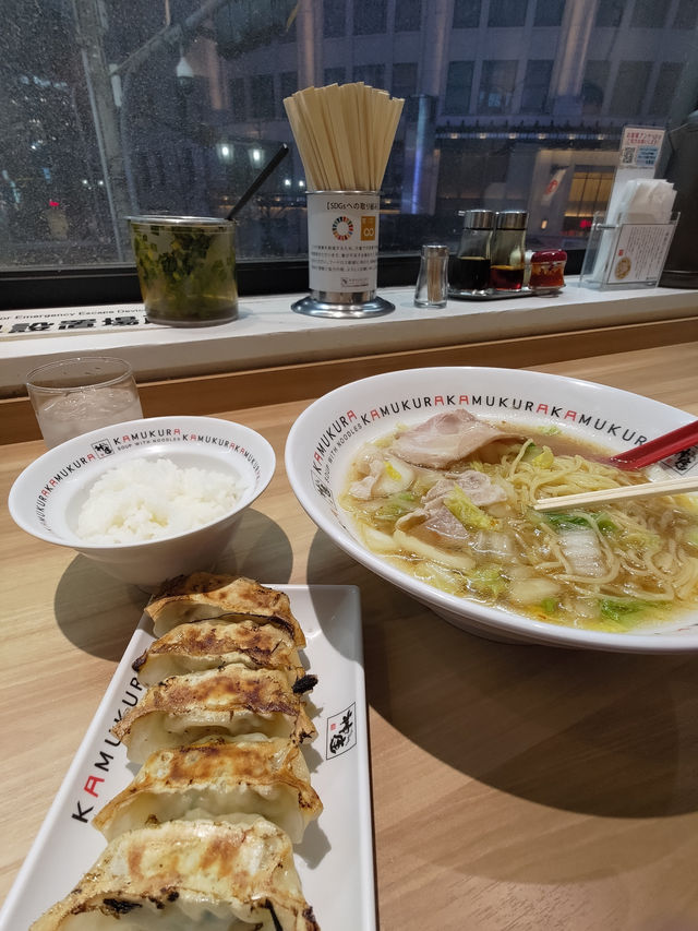 大阪美食｜關西第一醬油白菜雞骨拉麵—神座拉麵 難波店