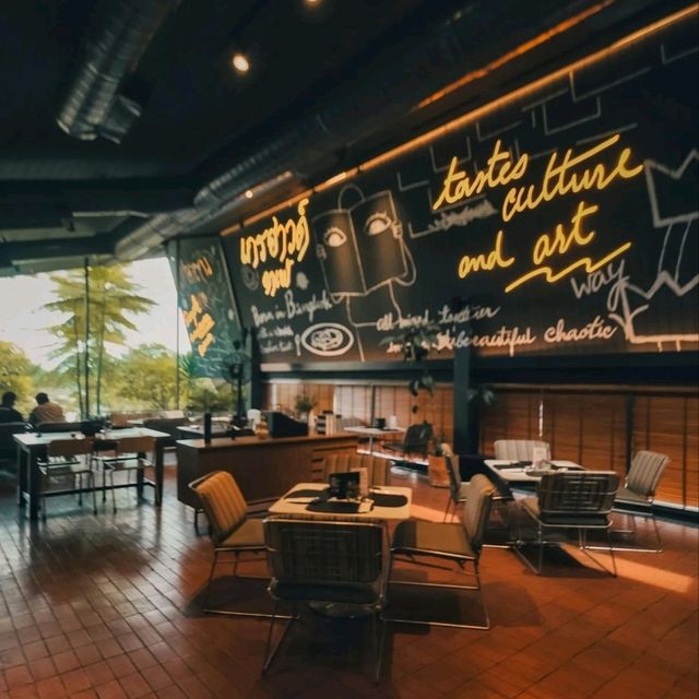 GREYHOUND CAFE | IT WOULDN'T BE GREYHOUND IF IT WASN'T SPACIOUS