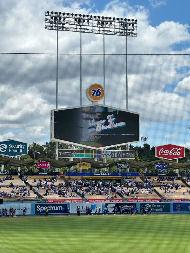 ドジャースタジアムで野球観戦