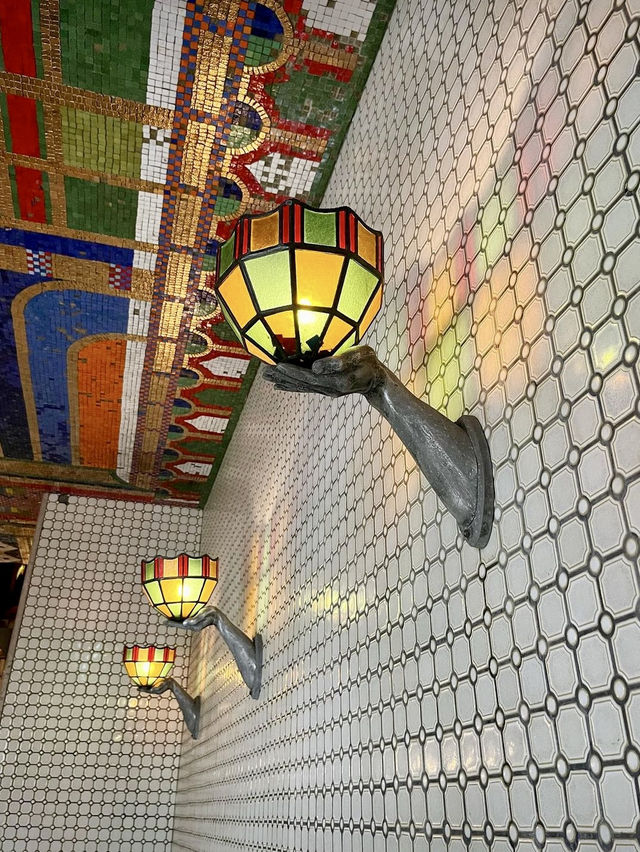ここはスペイン？🇪🇸一度見たら忘れられない建物