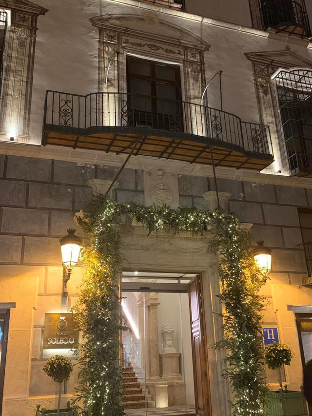 💙Stunning Spanish square in town💙Great for drinks and food! 