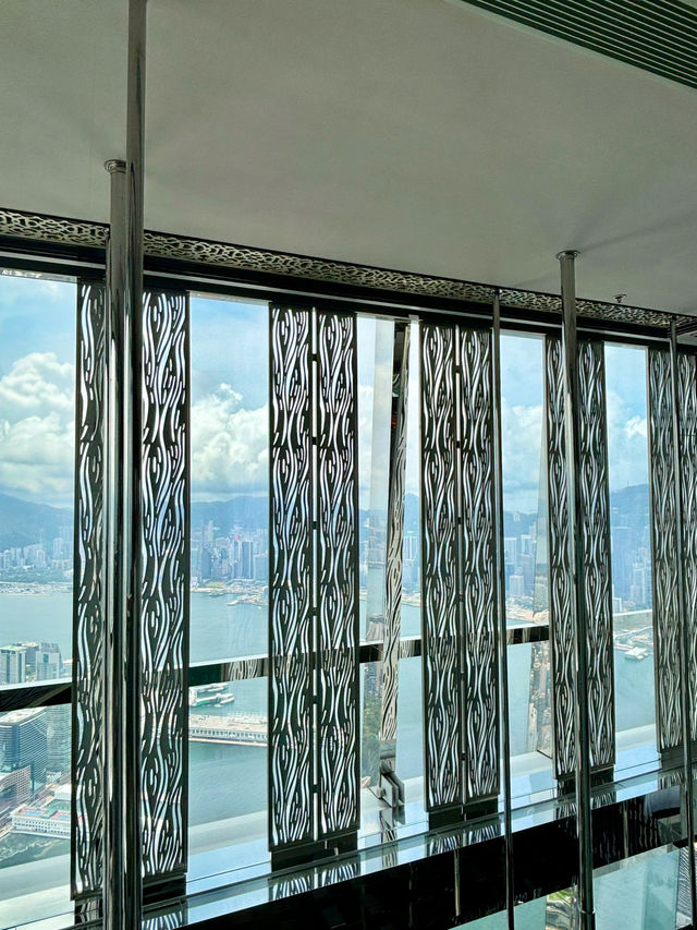 【九龍】香港麗思卡爾頓酒店：在103樓飽覽天際線美景，品嘗精緻美食