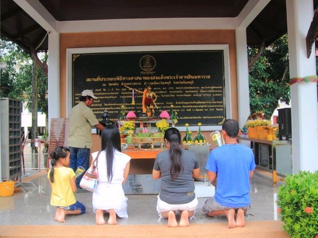 เที่ยววัดพลับศึกษาเรื่องราวพระเจ้าตากสิน
